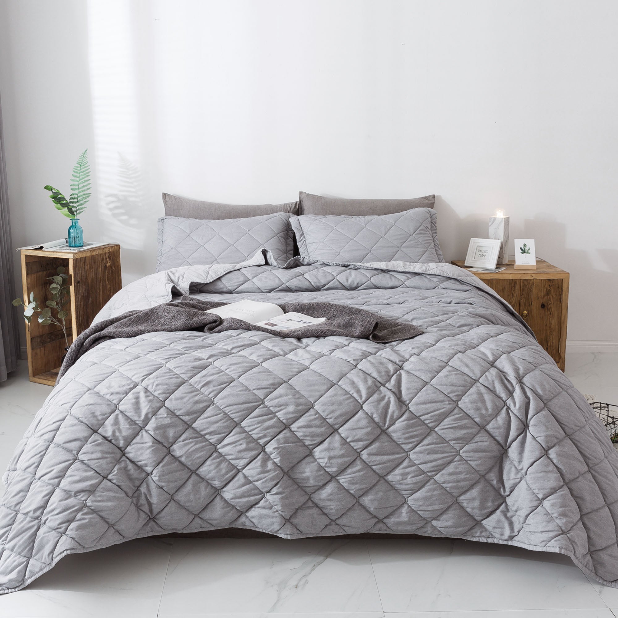 Mintorai Luxury Soft  Prewashed Technique Quilt Set with Box and Stripe Design, Reversible with Shams - Mintorai