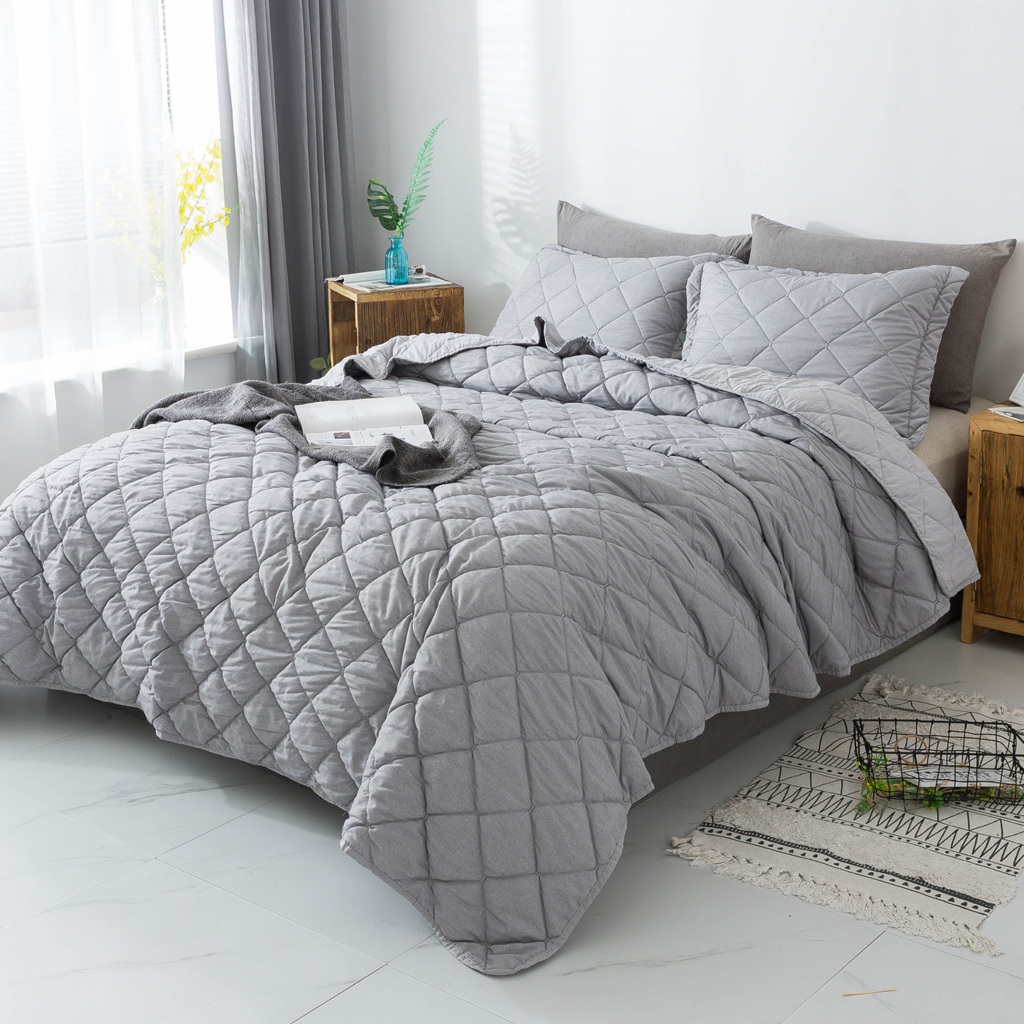 Mintorai Luxury Soft  Prewashed Technique Quilt Set with Box and Stripe Design, Reversible with Shams - Mintorai