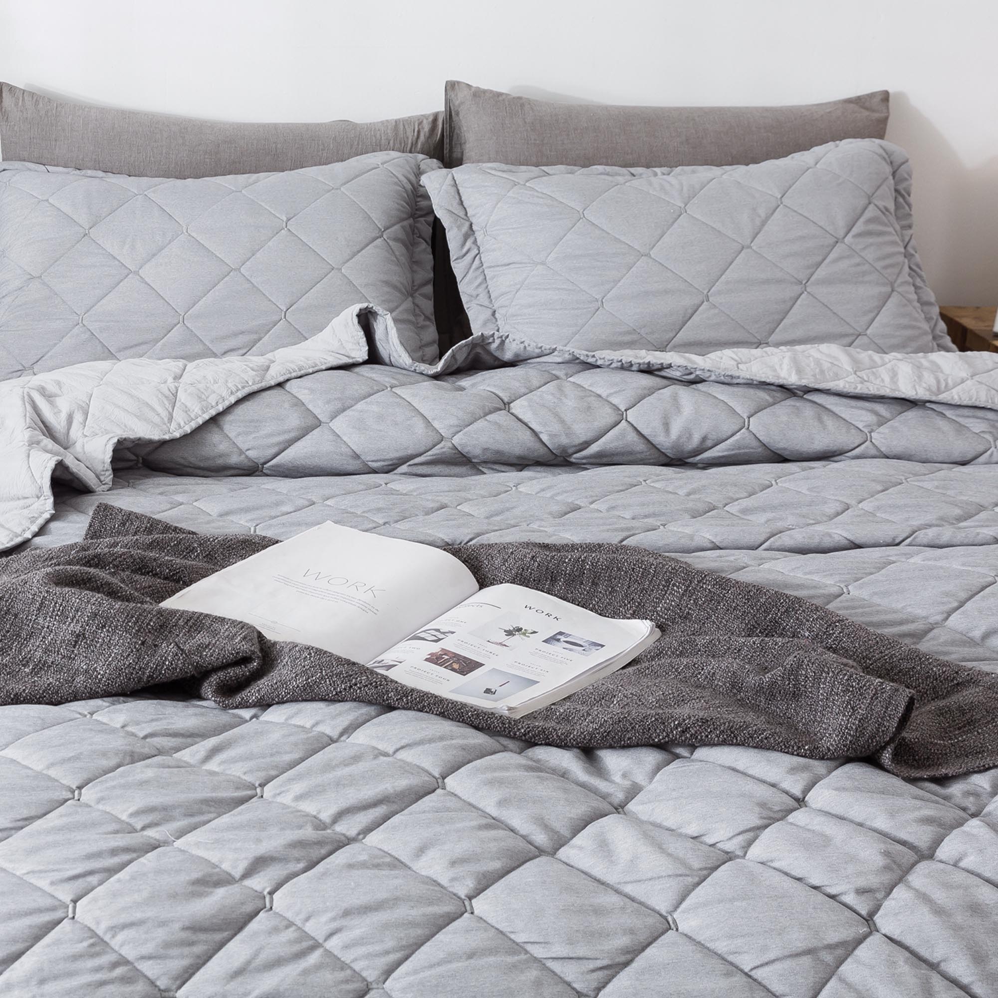 Mintorai Luxury Soft  Prewashed Technique Quilt Set with Box and Stripe Design, Reversible with Shams - Mintorai