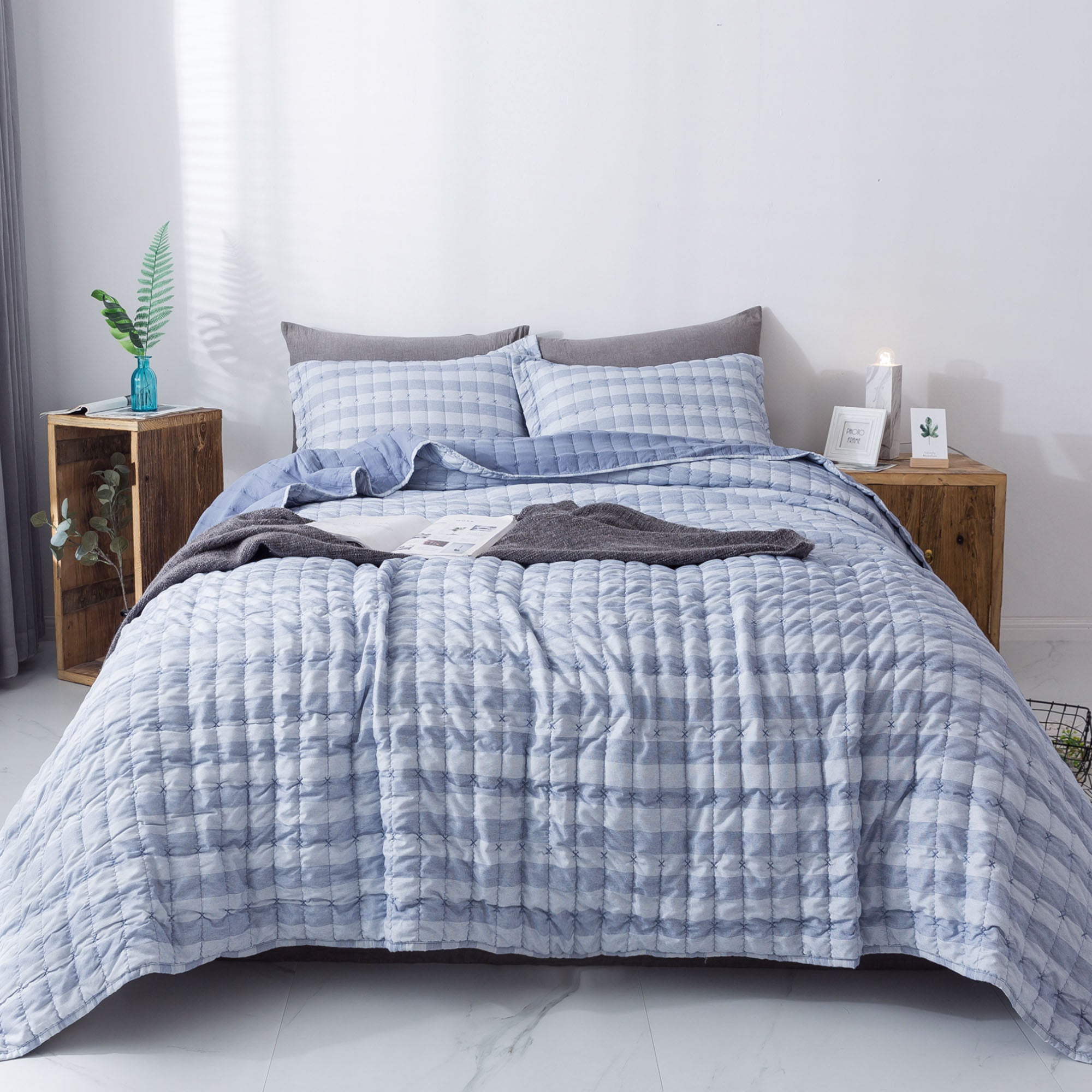 Mintorai Luxury Soft  Prewashed Technique Quilt Set with Box and Stripe Design, Reversible with Shams - Mintorai