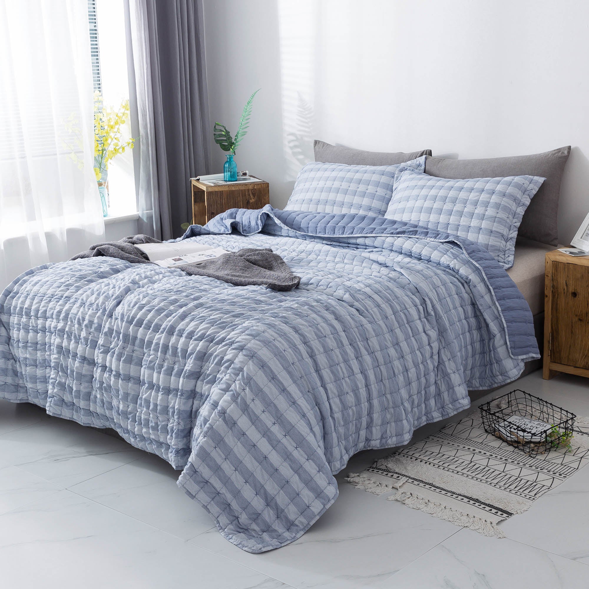 Mintorai Luxury Soft  Prewashed Technique Quilt Set with Box and Stripe Design, Reversible with Shams - Mintorai