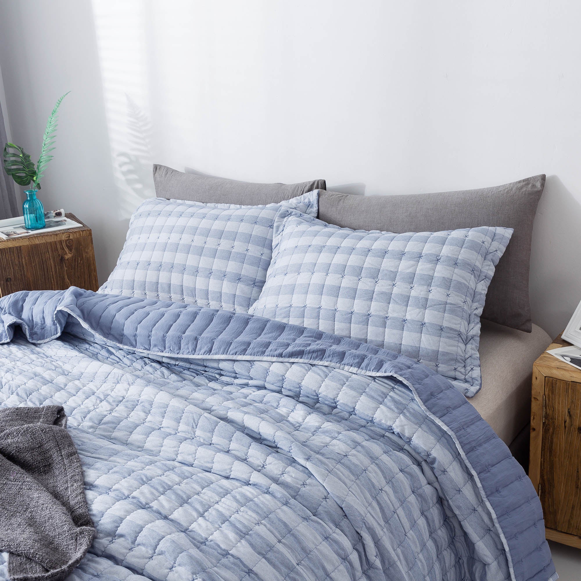 Mintorai Luxury Soft  Prewashed Technique Quilt Set with Box and Stripe Design, Reversible with Shams - Mintorai