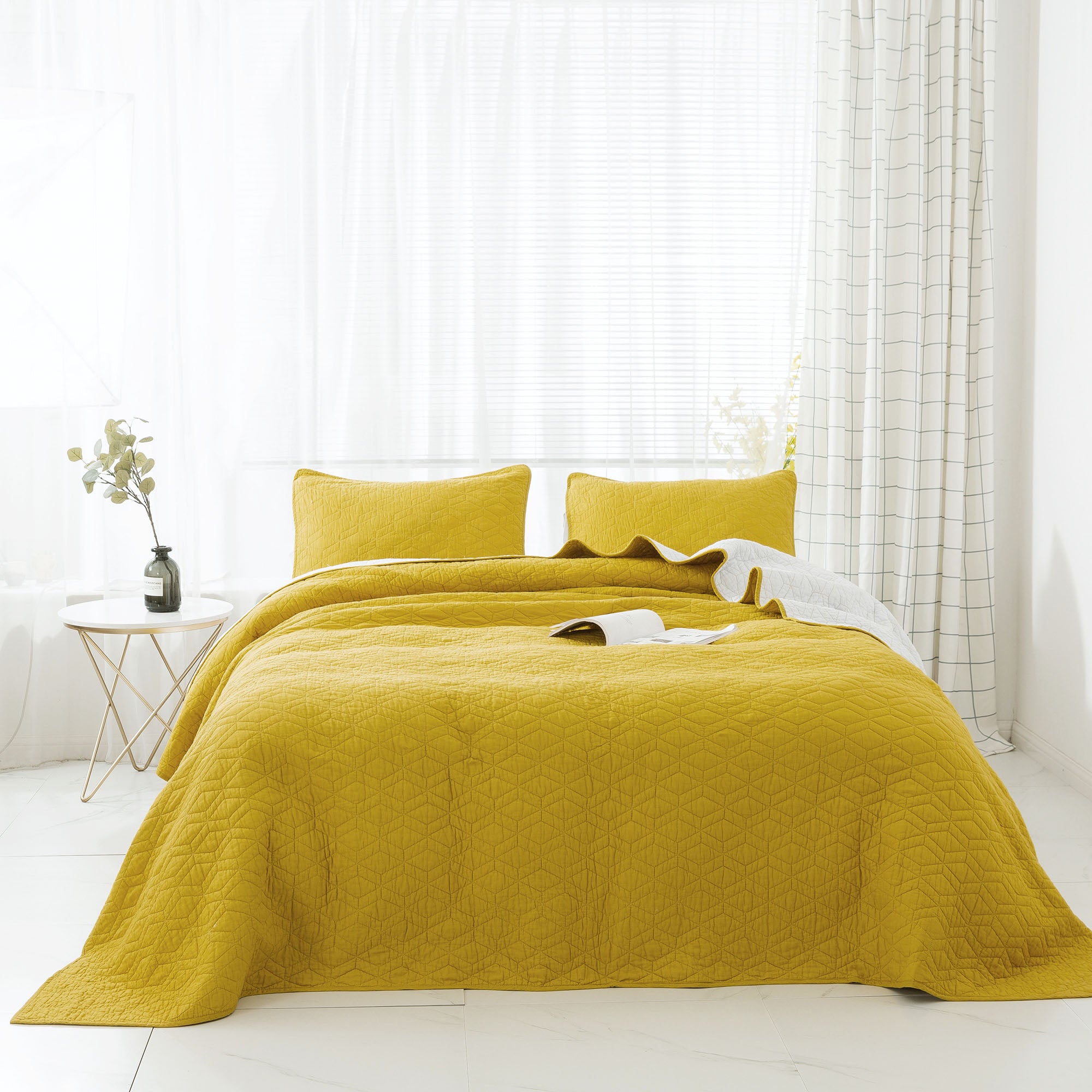 Mintorai Ultra Soft Coastal Design Bedspread Set, Green or Yellow, Room Decor, Graduation Gifts