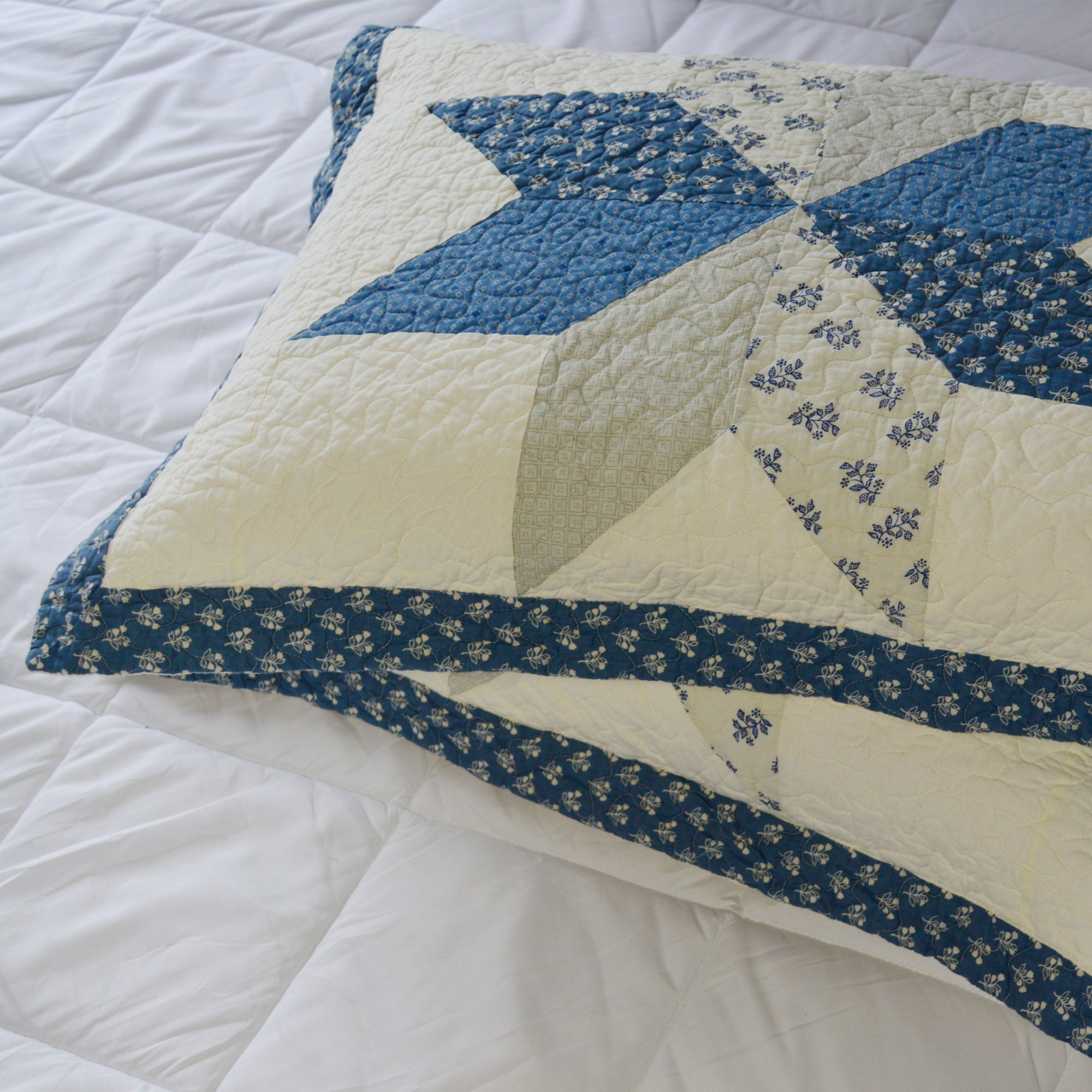 Mintorai 100% Cotton Summer Diamond Blue Patchwork Quilt King Size Pillow Sham, Boho Style, Motif Blue and Ivory, Room Decor, Graduation Gifts