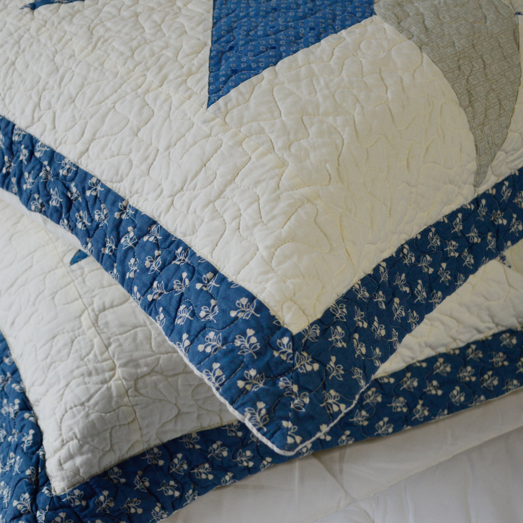 Mintorai 100% Cotton Summer Diamond Blue Patchwork Quilt King Size Pillow Sham, Boho Style, Motif Blue and Ivory, Room Decor, Graduation Gifts