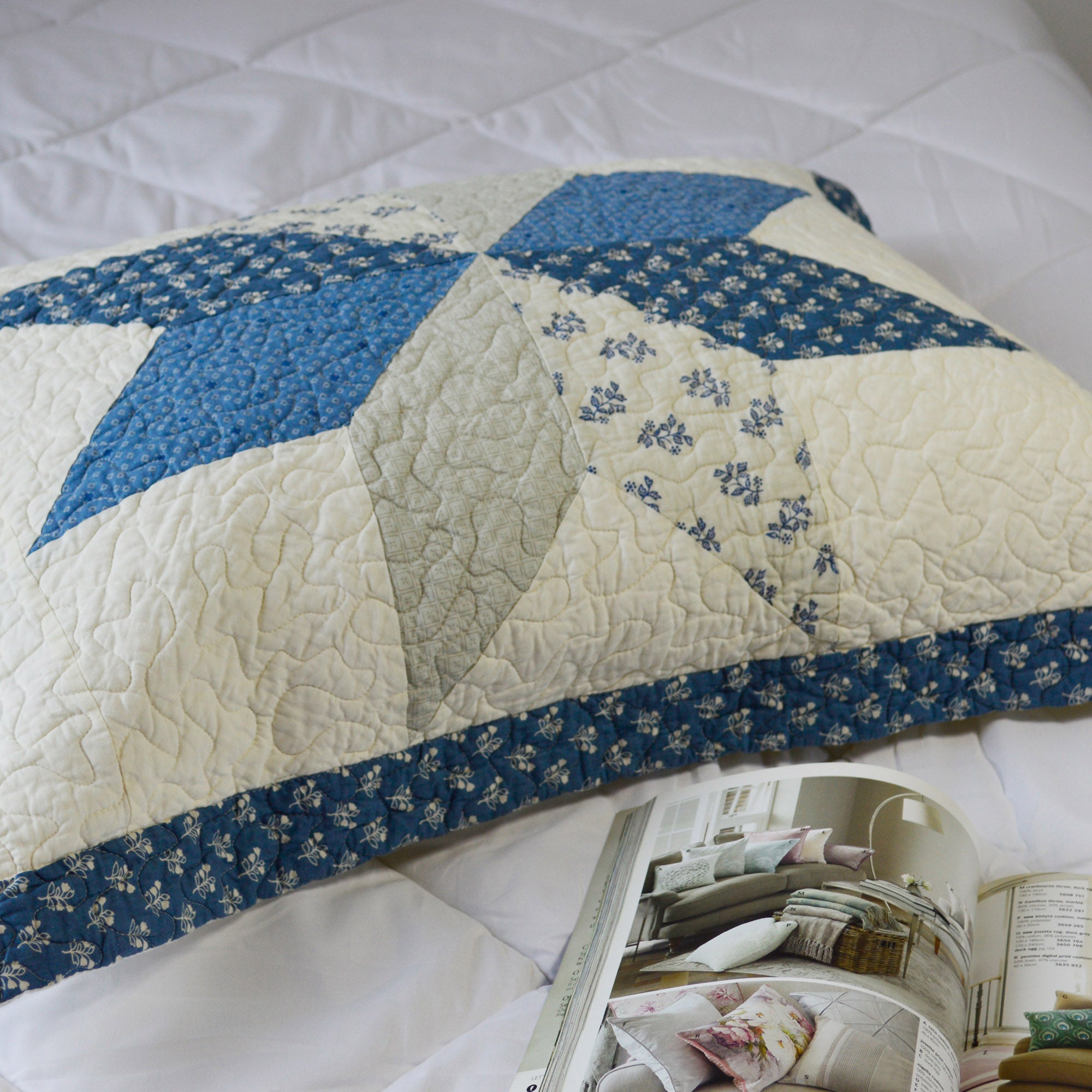 Mintorai 100% Cotton Summer Diamond Blue Patchwork Quilt King Size Pillow Sham, Boho Style, Motif Blue and Ivory, Room Decor, Graduation Gifts