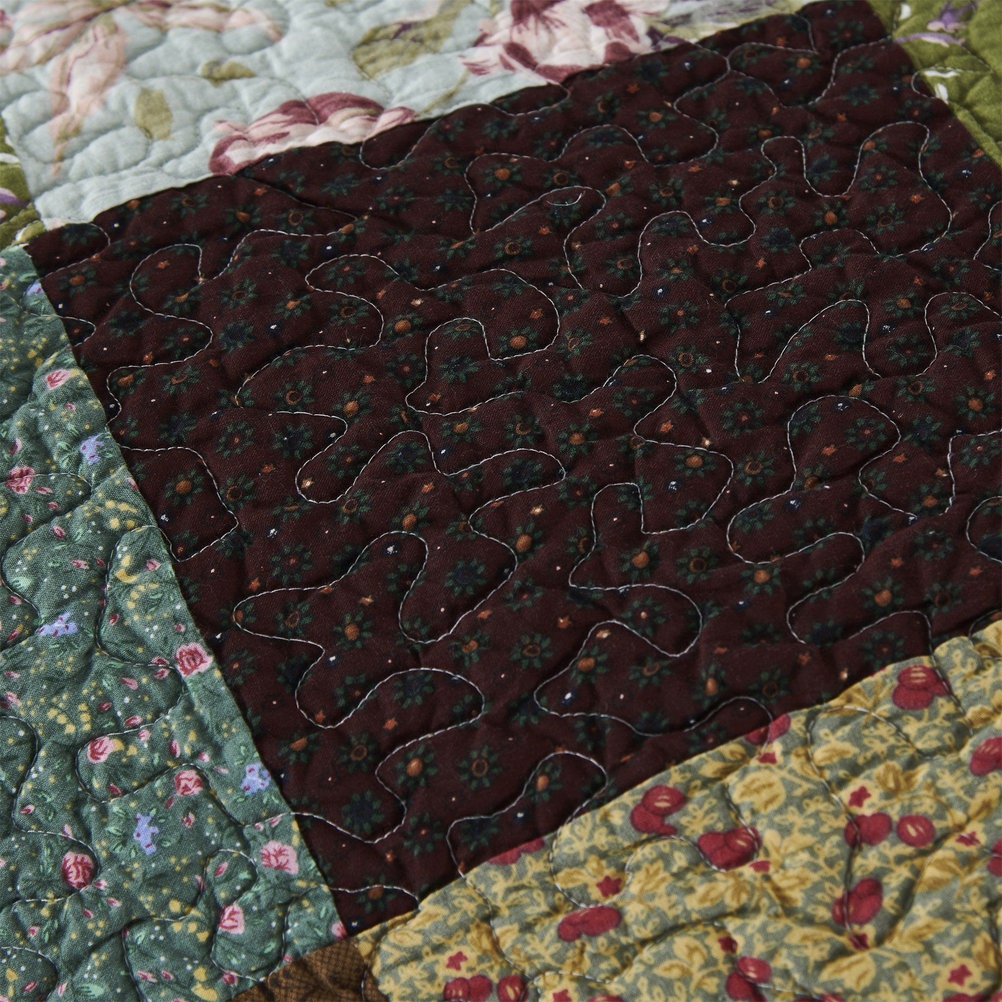 Mintorai Ultra Soft Floral Cotton Quilt with Decorative Patchwork, Boho Multicolor, Twin, Queen, King, Room Decor, Graduation Gifts