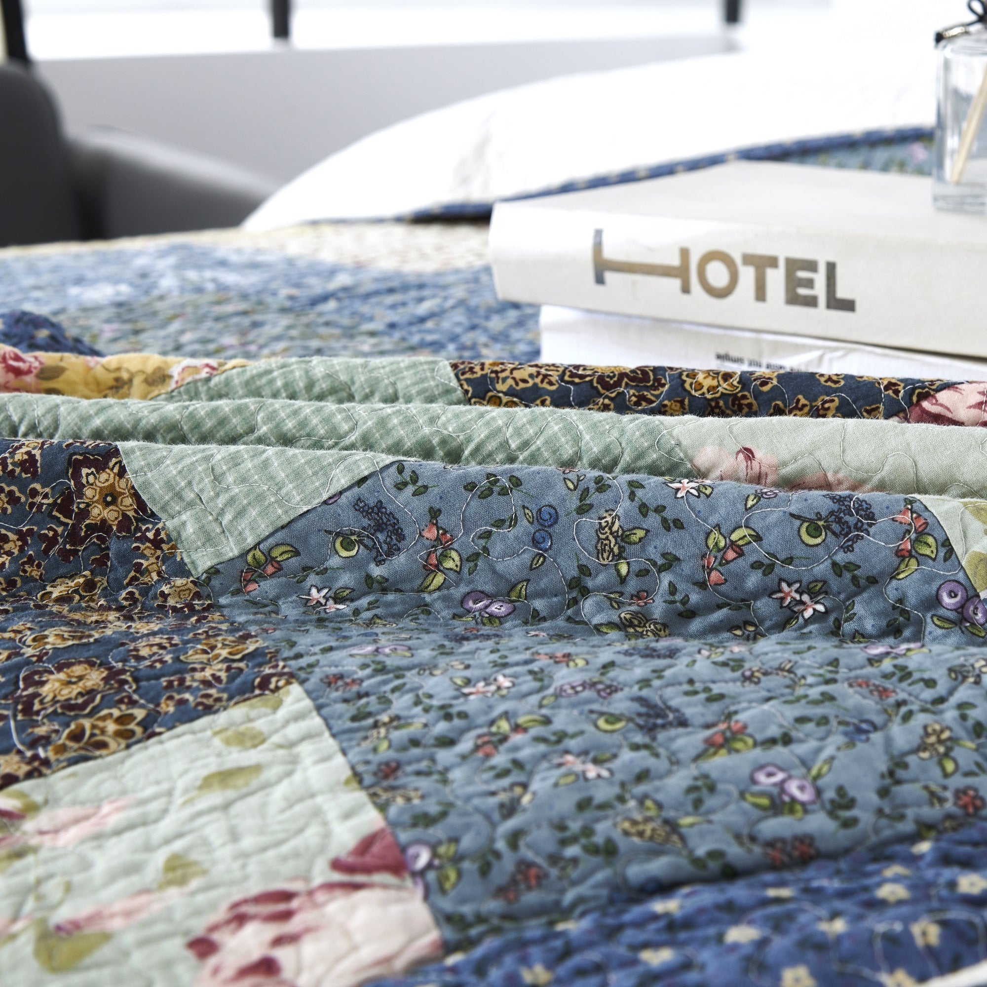 Mintorai Ultra Soft Floral Cotton Quilt with Decorative Patchwork, Boho Multicolor, Twin, Queen, King, Room Decor, Graduation Gifts