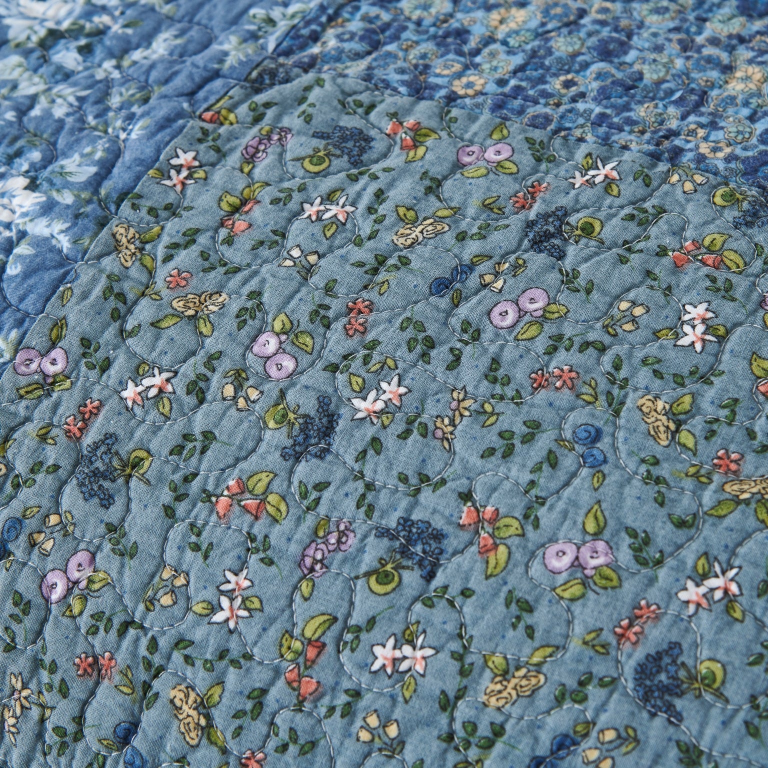 Mintorai Ultra Soft Floral Cotton Quilt with Decorative Patchwork, Boho Multicolor, Twin, Queen, King, Room Decor, Graduation Gifts