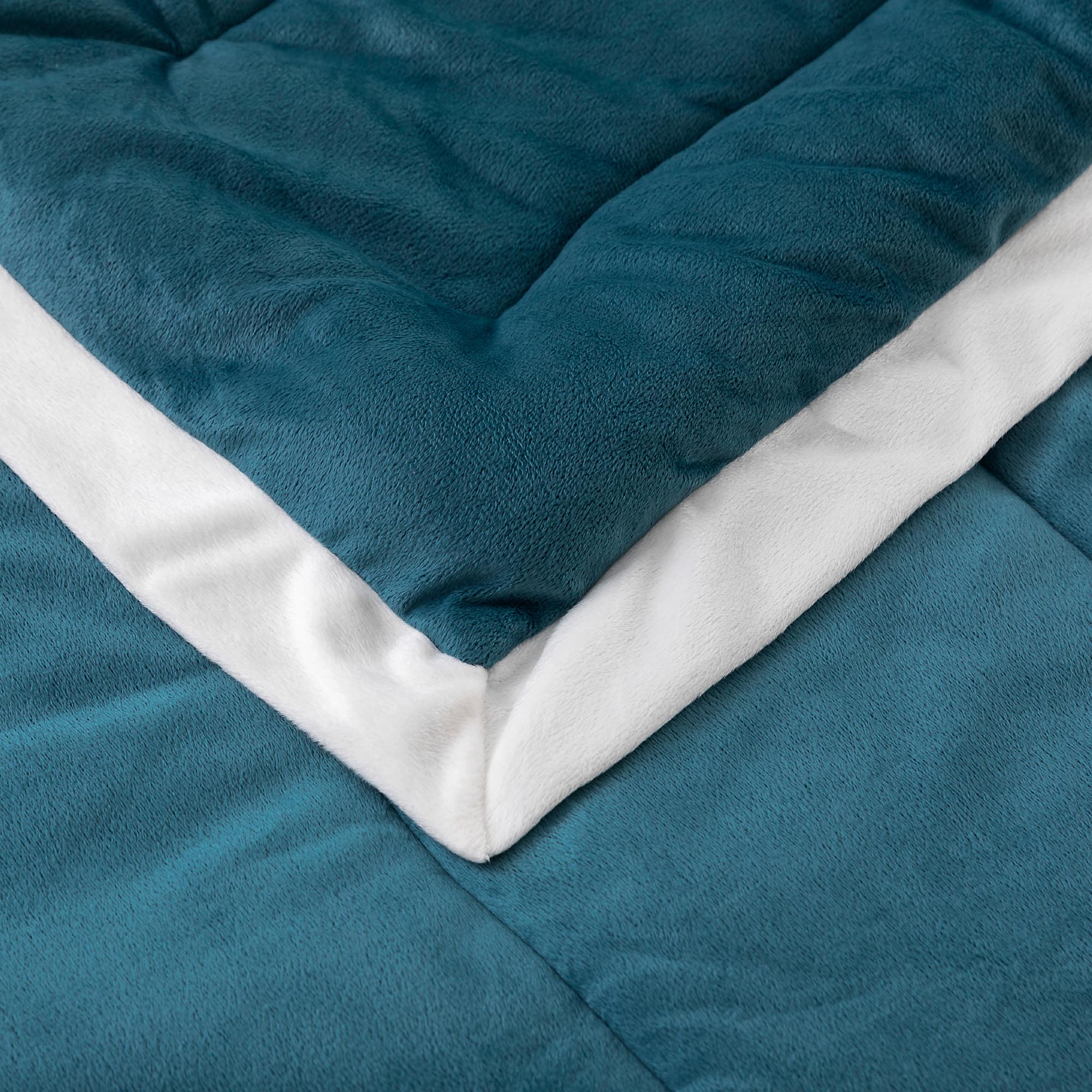 Mintorai Ultra Soft Cozy Stripe Design Down Alternative Comforter Set, Room Decor, Graduation Gifts