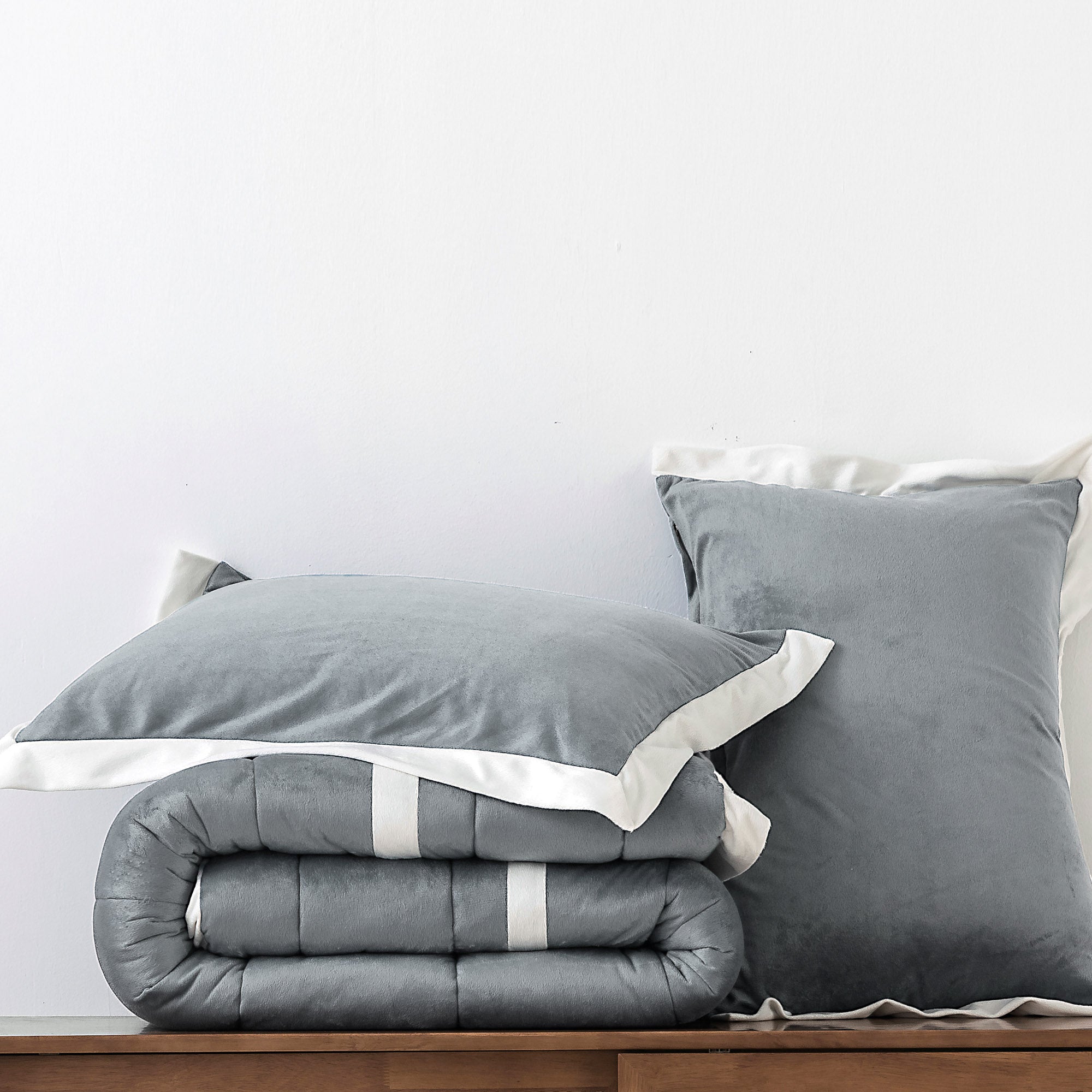 Mintorai Ultra Soft Cozy Stripe Design Down Alternative Comforter Set, Room Decor, Graduation Gifts