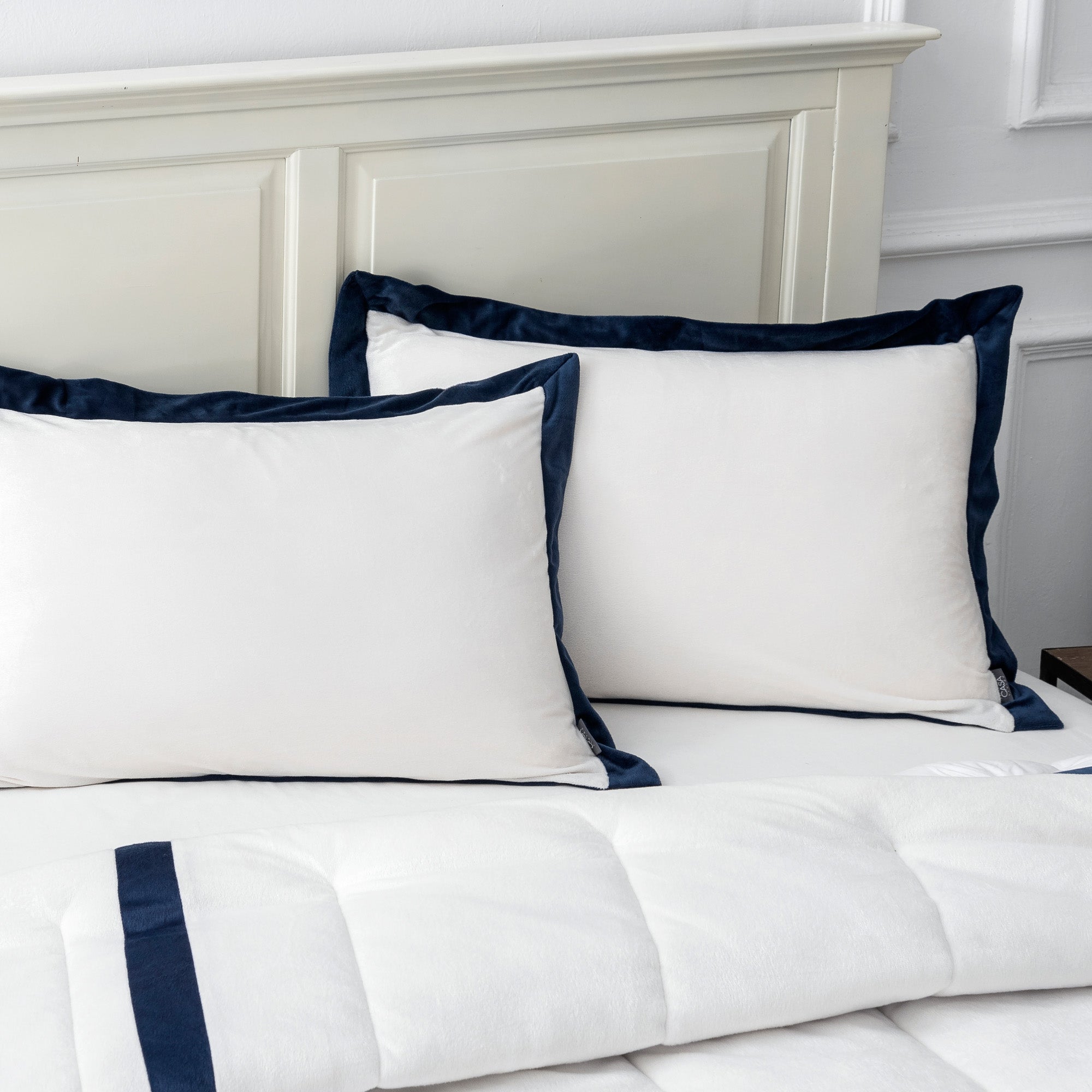 Mintorai Ultra Soft Cozy Stripe Design Down Alternative Comforter Set, Room Decor, Graduation Gifts