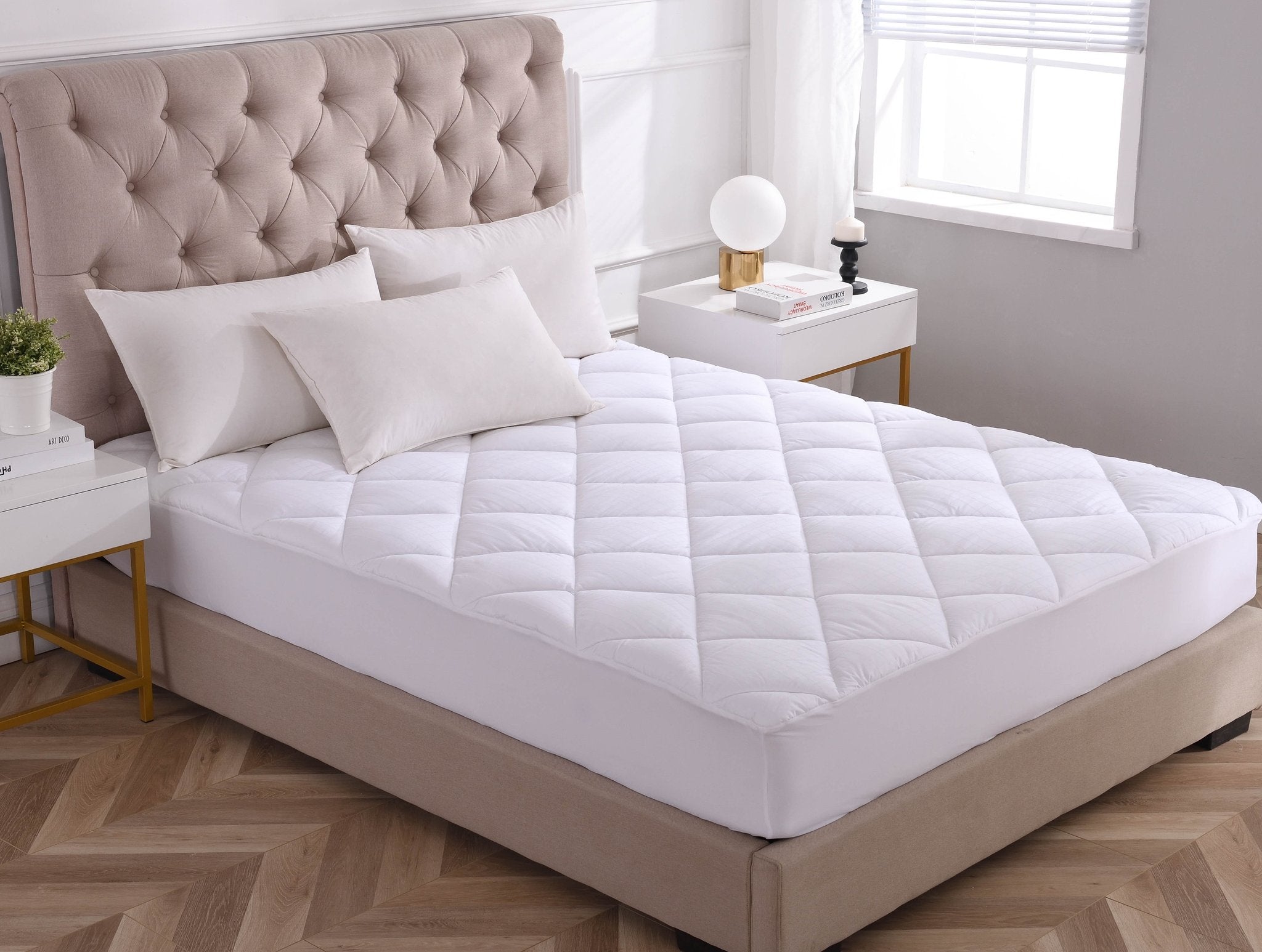 Mintorai Deluxe Fitted Mattress Pad Cover with Deep Pockets, White, Room Decor, Graduation Gifts