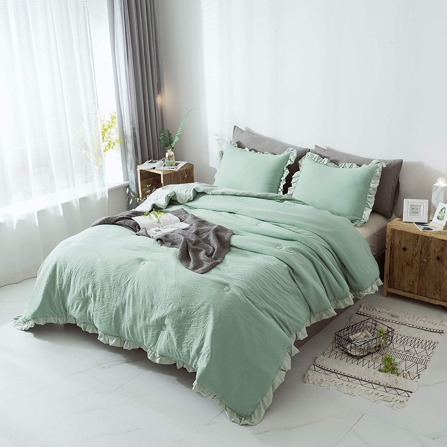 Mintorai Ultra Soft Quilted Comforter Set with Ruffled Trim Edge, Room Decor, Graduation Gifts